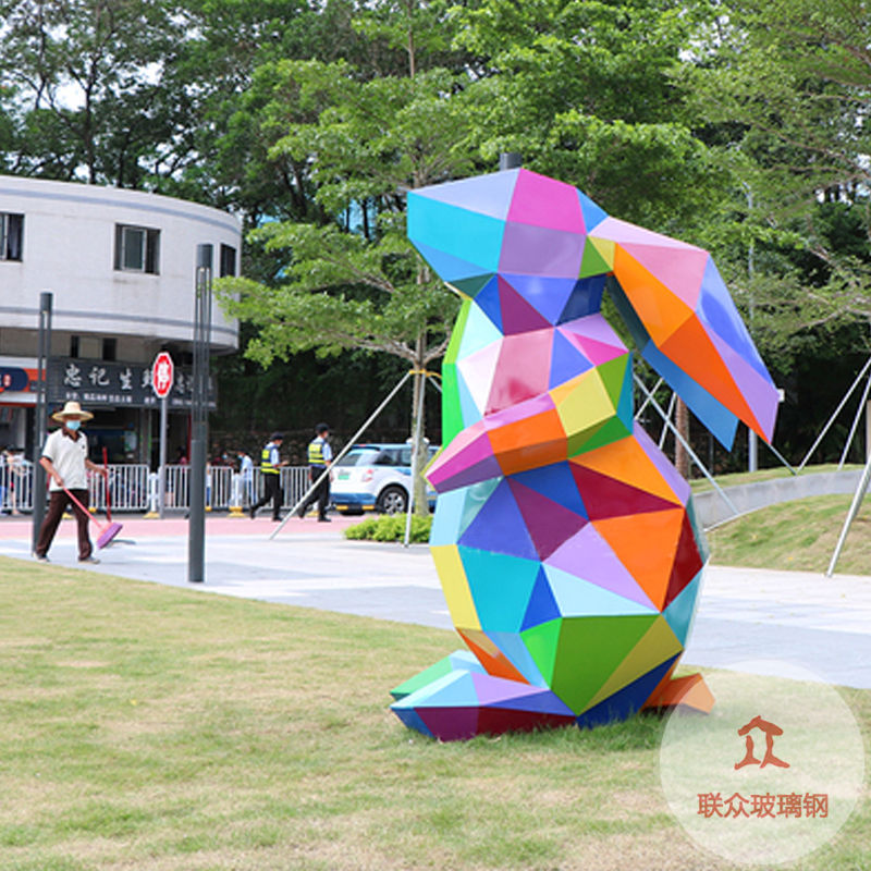 玻璃鋼雕塑定制大小型公仔卡通動(dòng)漫人物彩繪模型logo美陳落地?cái)[件